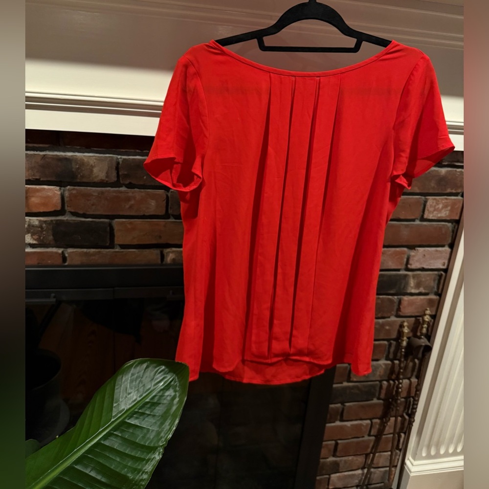 LOFT Women’s Red Pleated Blouse Top-excellent condition!!